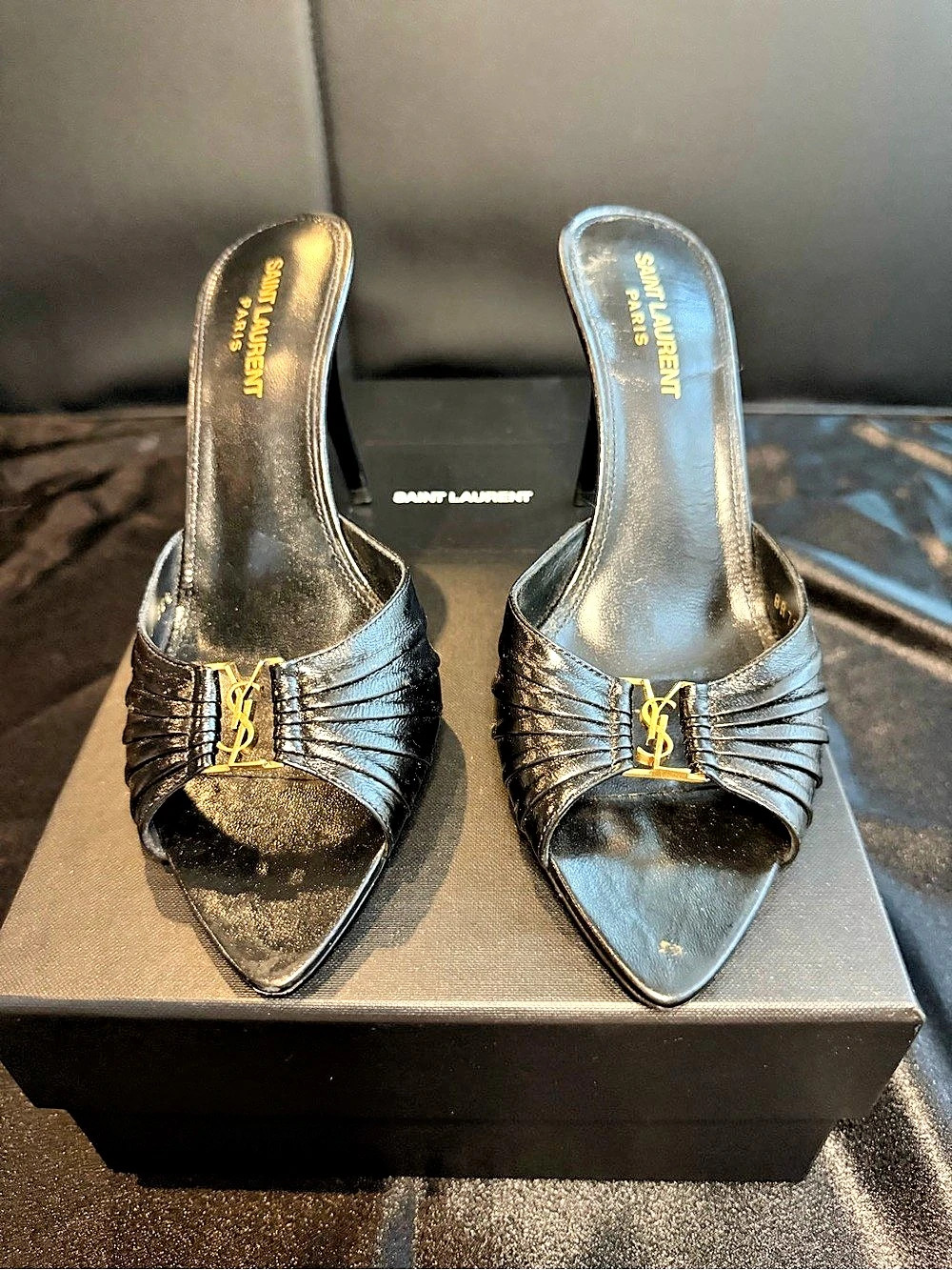 Saint Laurent Babylone Mules in Smooth Leather Black
